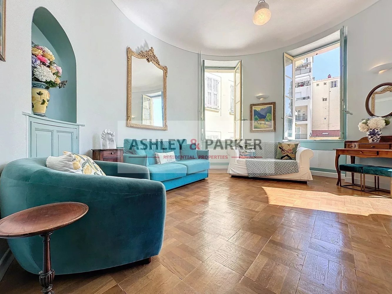 Property photo in Carre d'Or