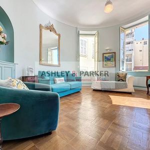 Property in Carre d'Or