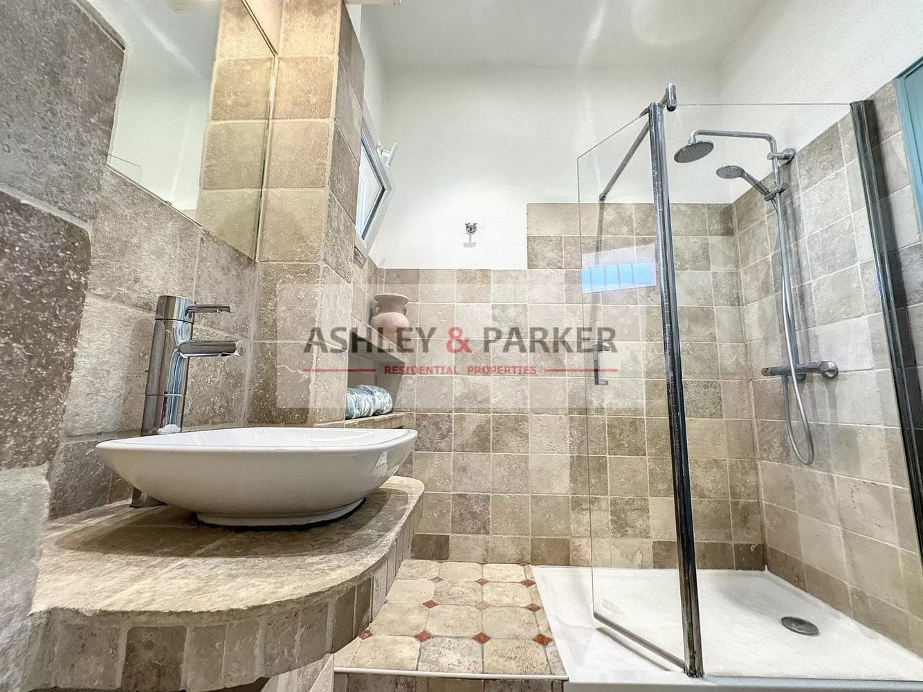 Property photo in Carre d'Or