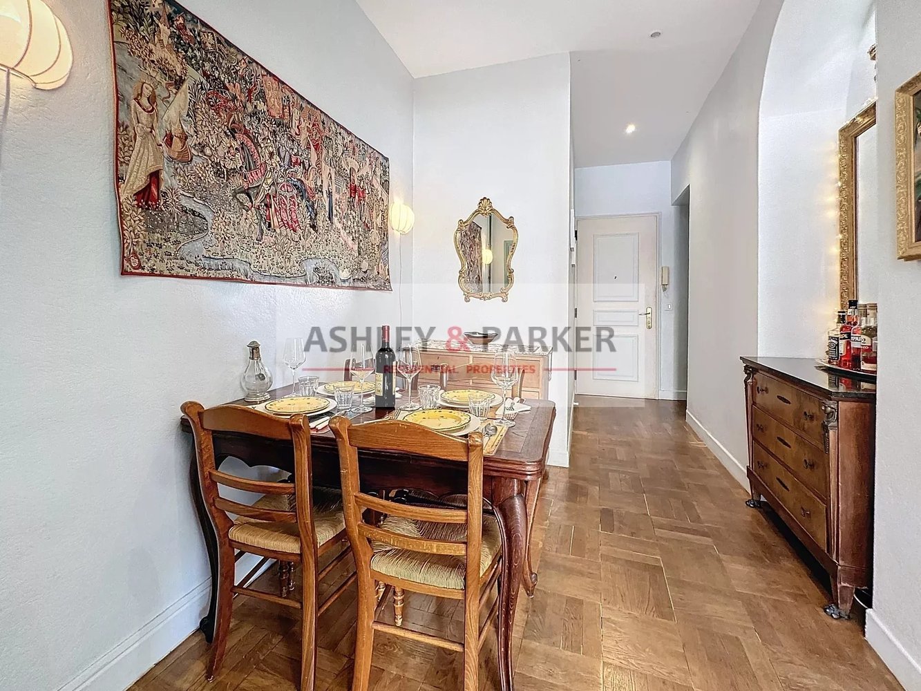 Property photo in Carre d'Or