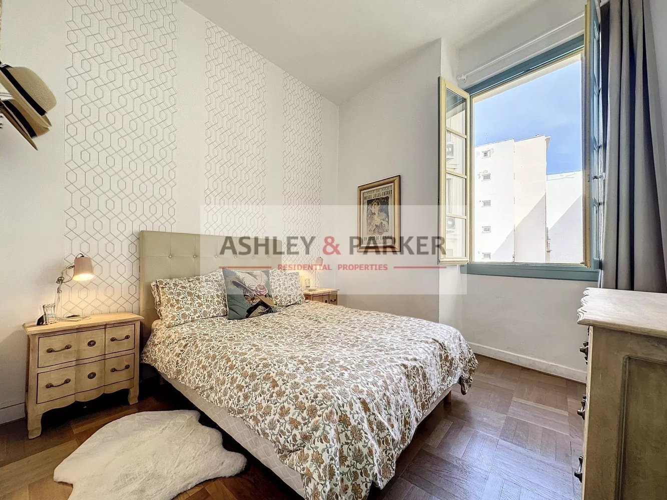 Property photo in Carre d'Or