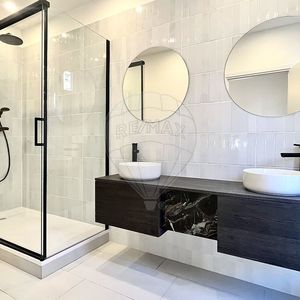 Property in Carre d'Or