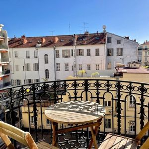 Property in Carre d'Or