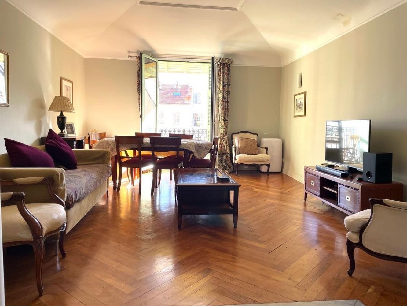 Property photo in Carre d'Or