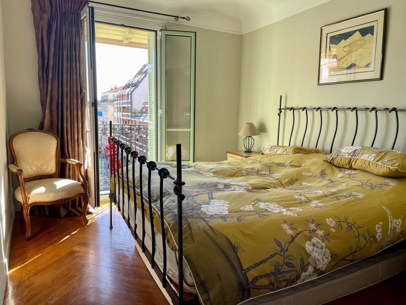 Property photo in Carre d'Or