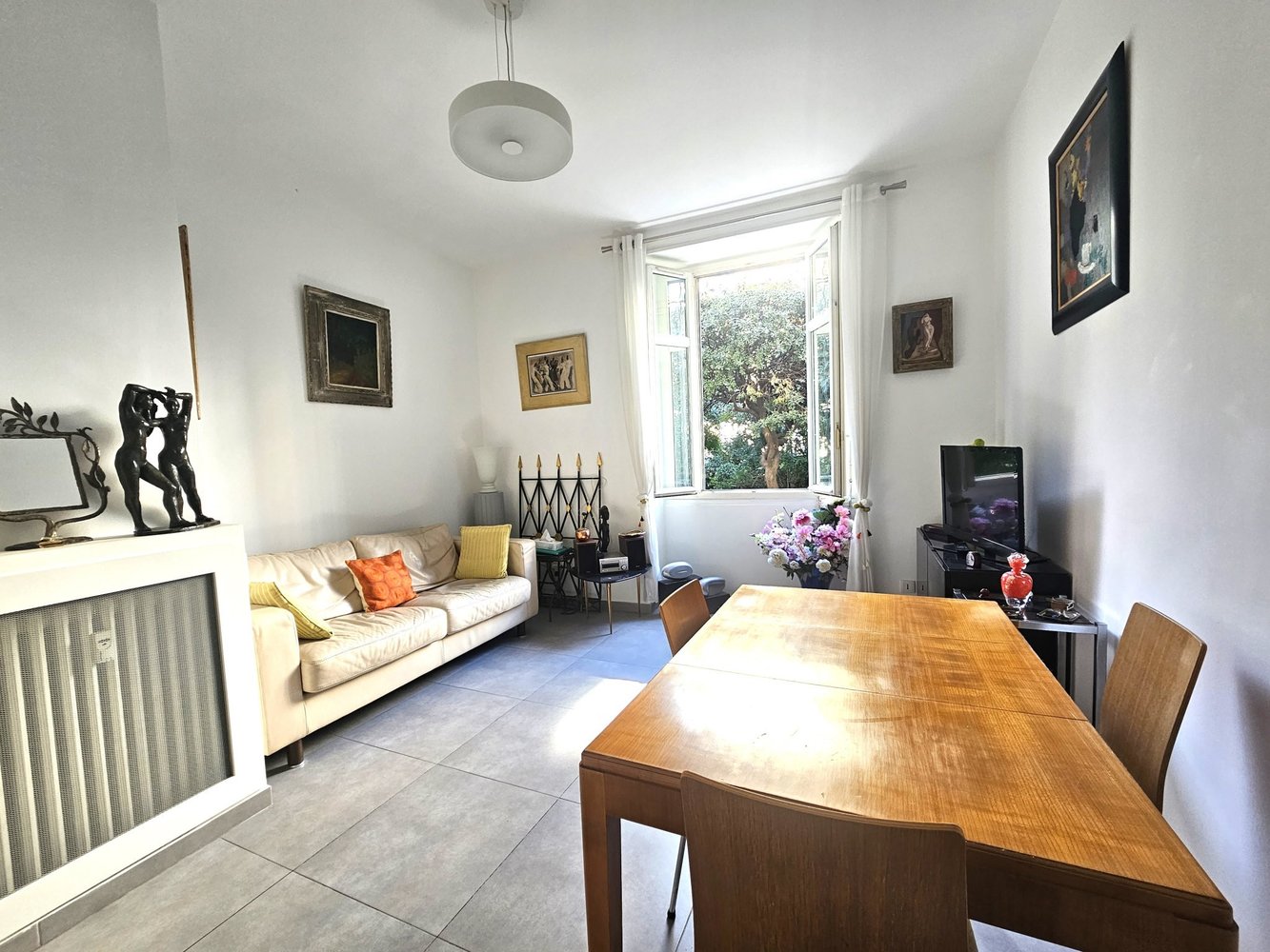 Property photo in Carre d'Or