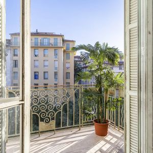 Property in Carre d'Or