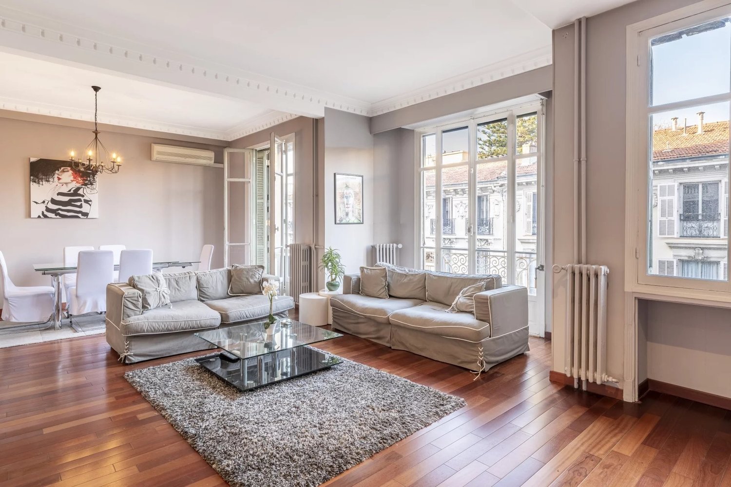 Property photo in Carre d'Or