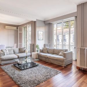 Property in Carre d'Or