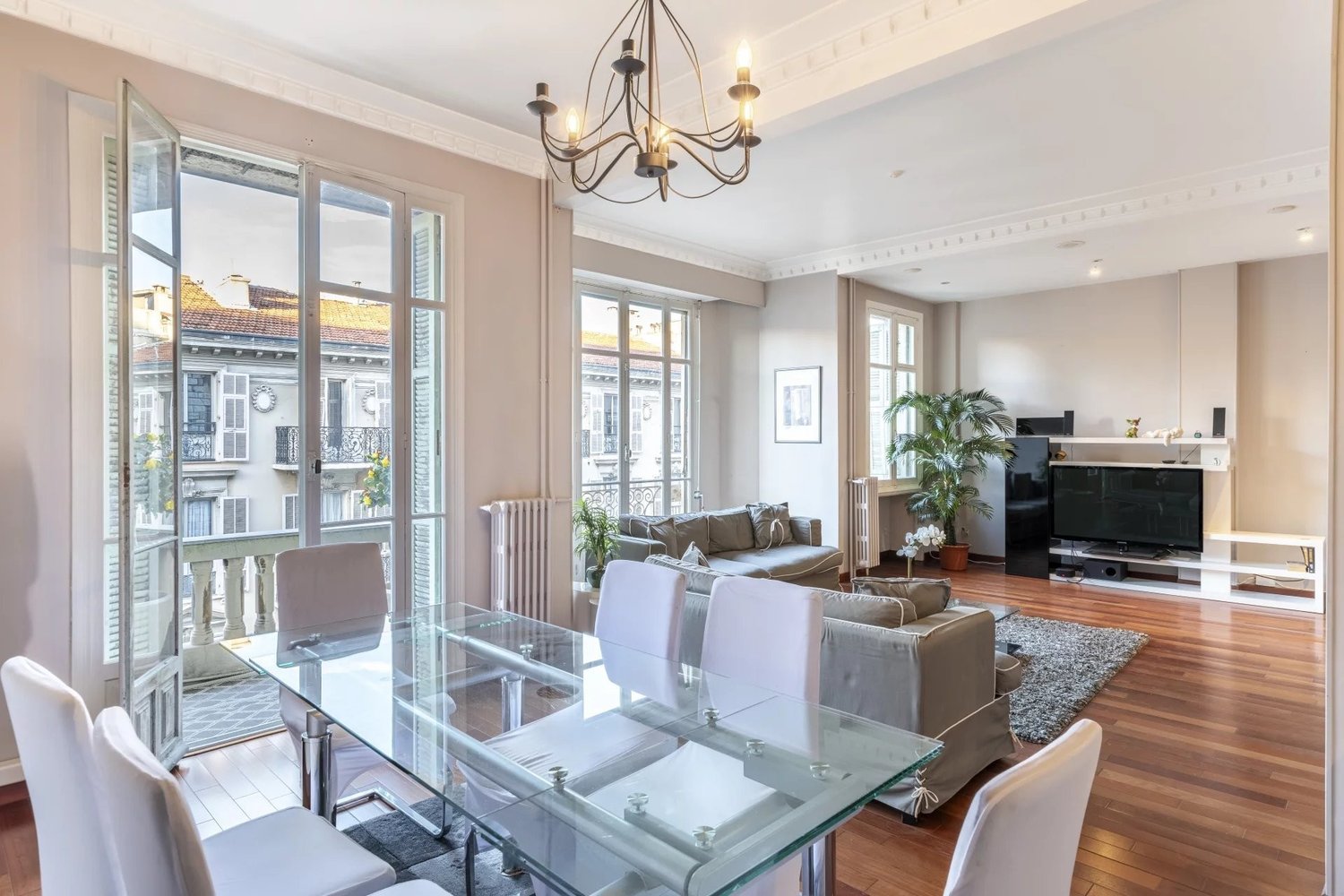 Property photo in Carre d'Or