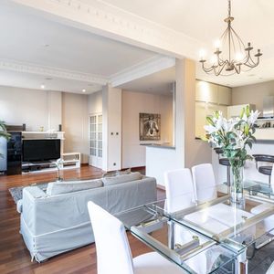 Property in Carre d'Or