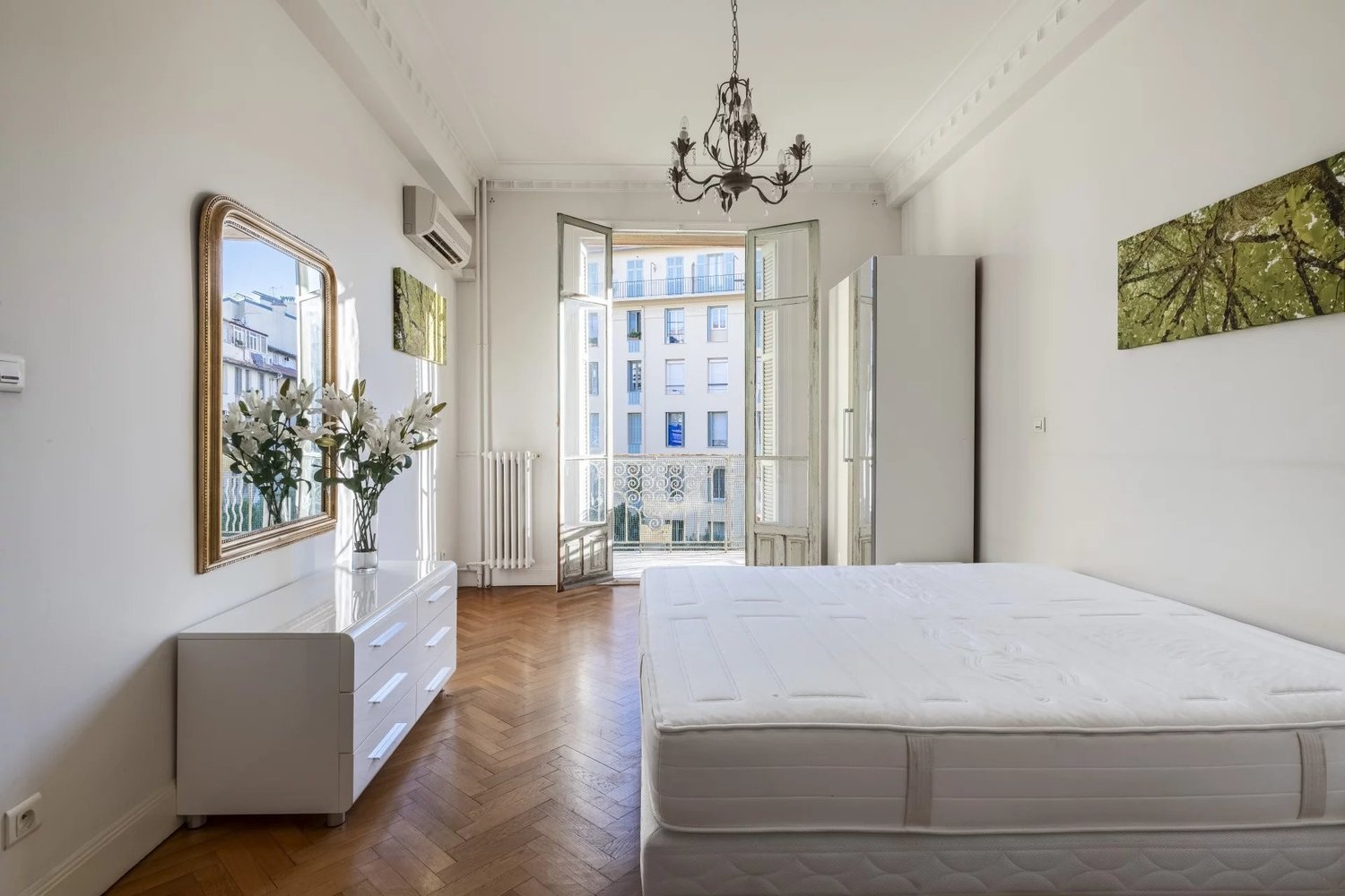 Property photo in Carre d'Or