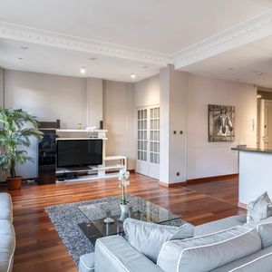 Property in Carre d'Or