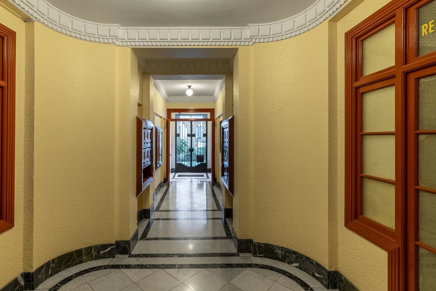 Property photo in Carre d'Or