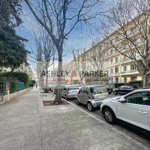 Property in Carre d'Or