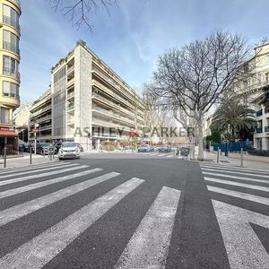 Property in Carre d'Or