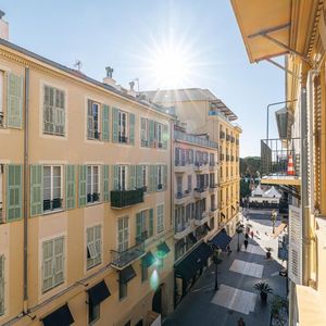 Property in Carre d'Or