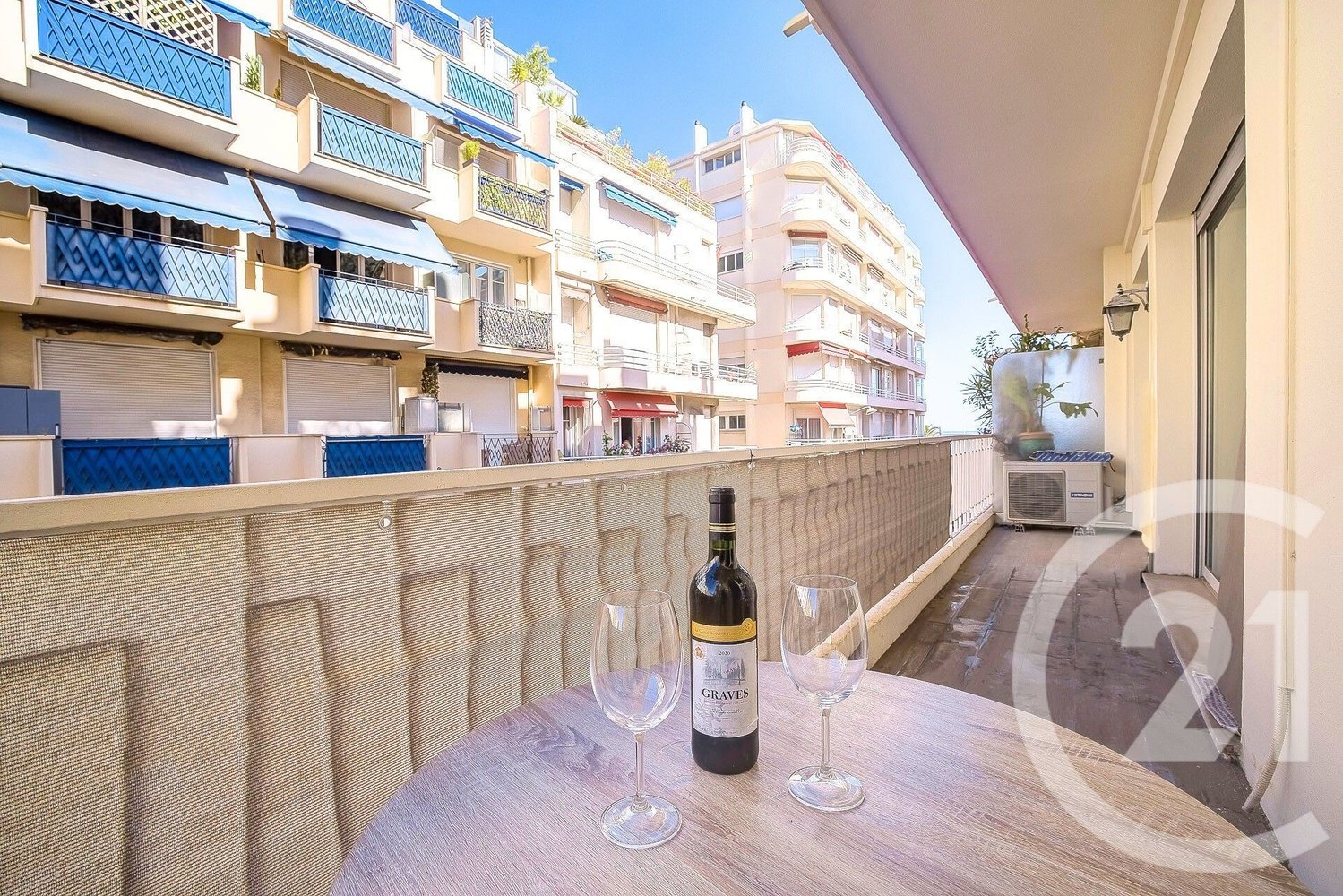 Property photo in Carre d'Or