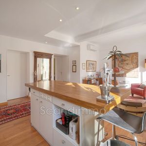 Property in Carre d'Or