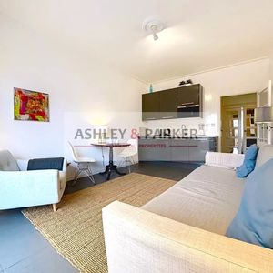 Property in Carre d'Or