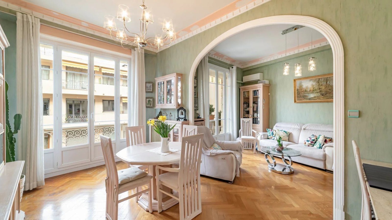 Property photo in Carre d'Or