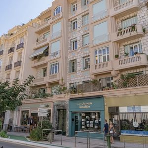 Property in Carre d'Or