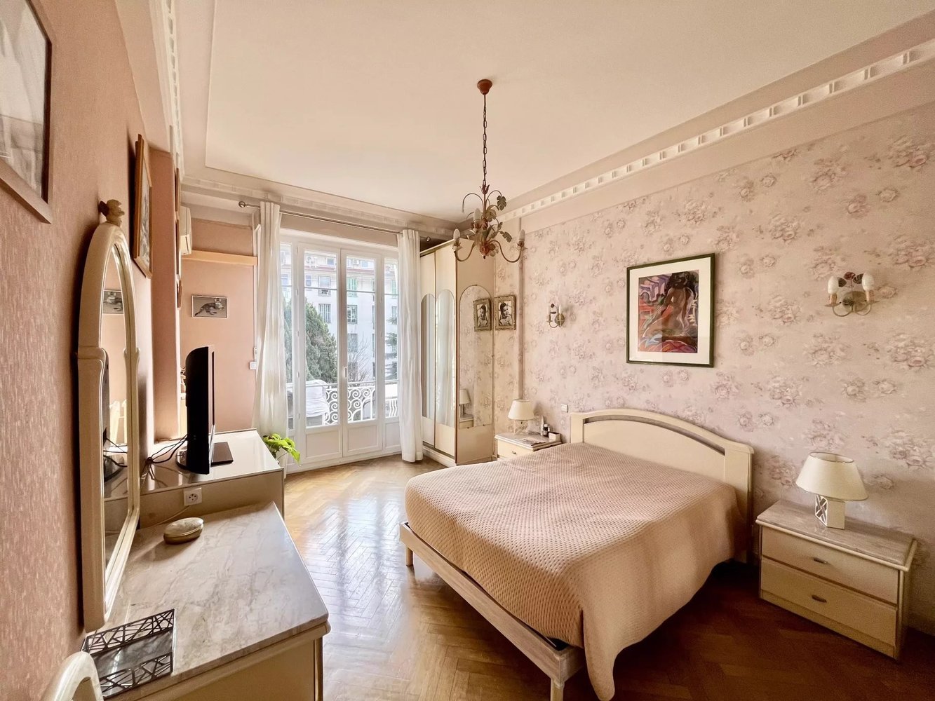 Property photo in Carre d'Or