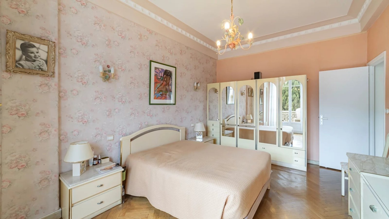 Property photo in Carre d'Or
