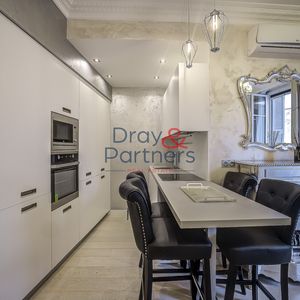 Property in Carre d'Or