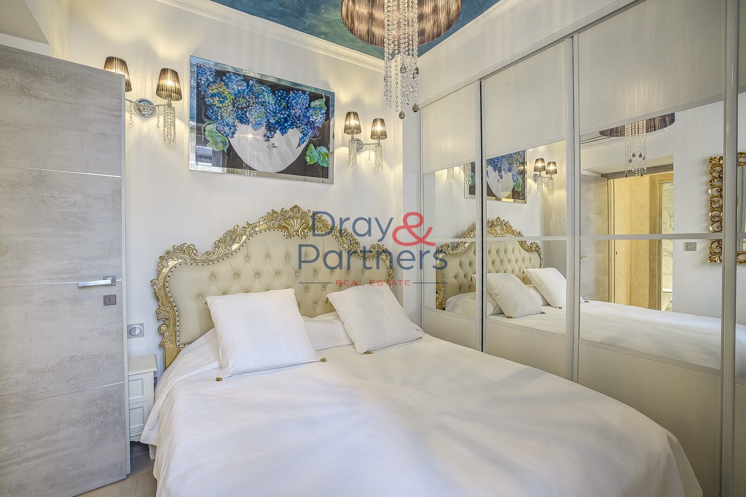 Property photo in Carre d'Or