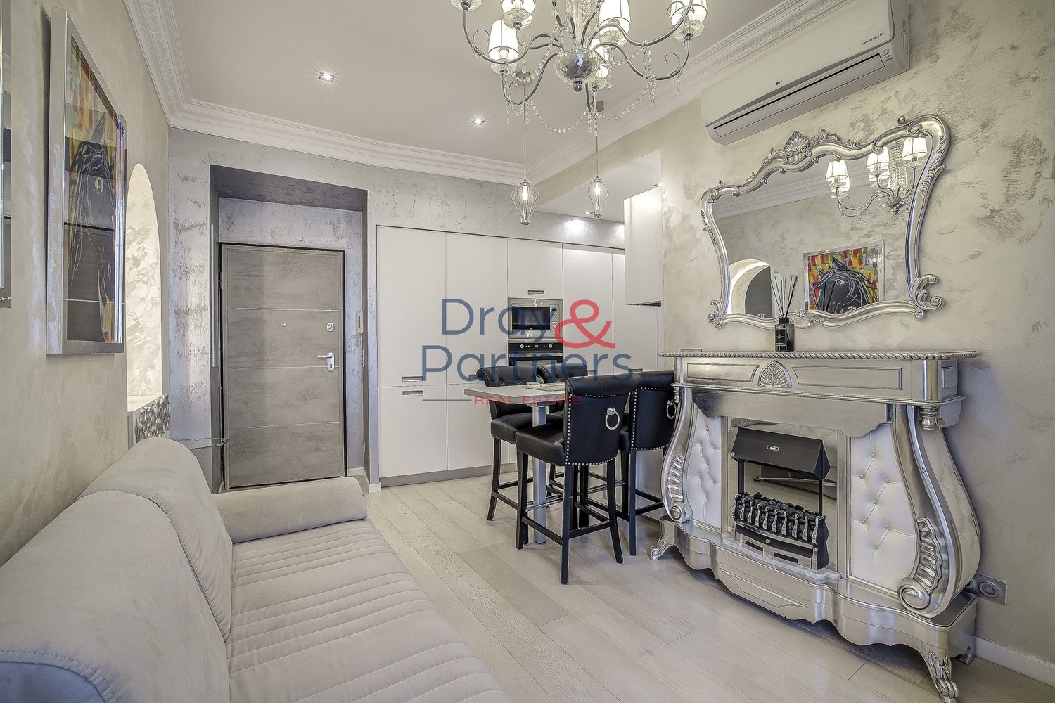 Property photo in Carre d'Or