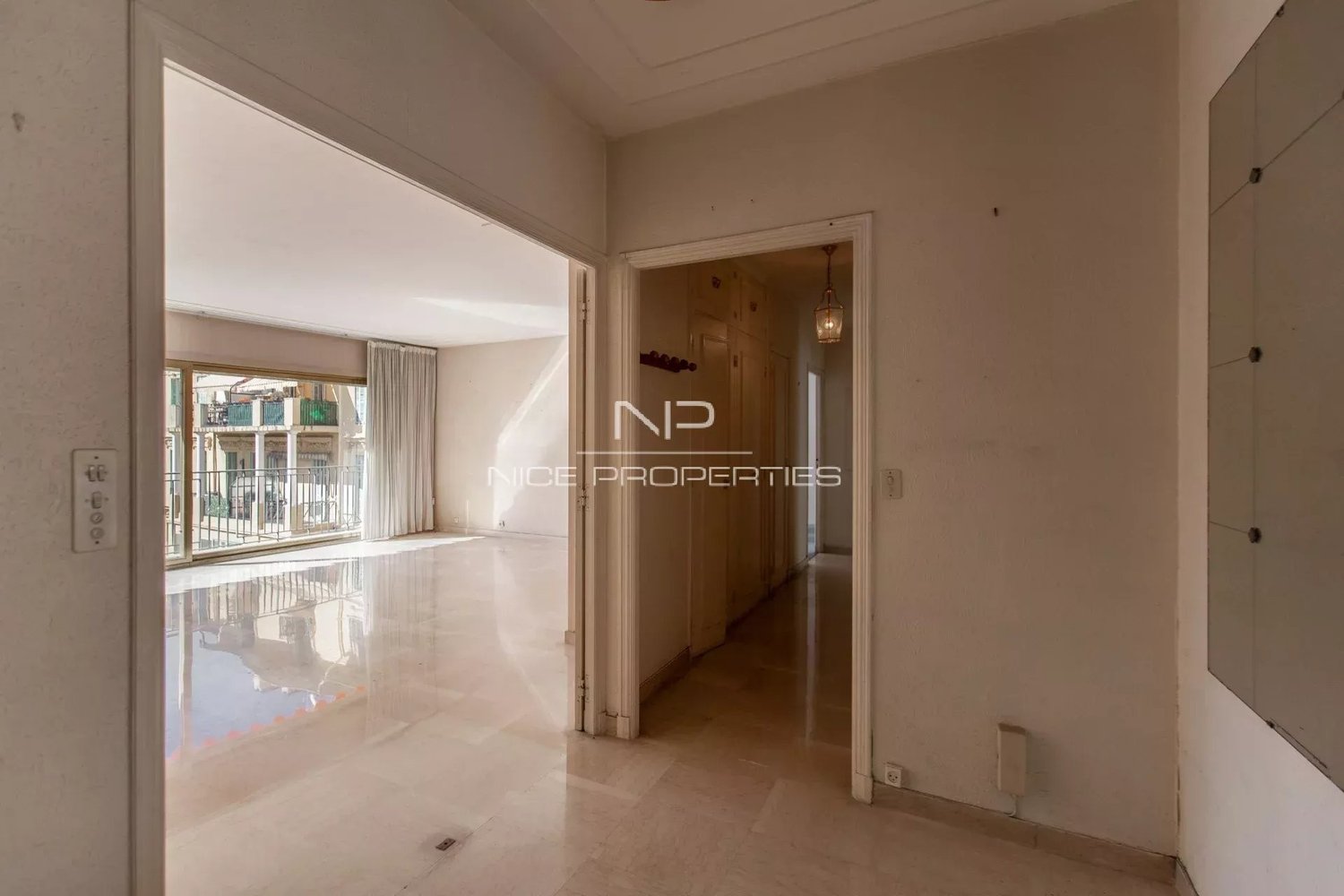 Property photo in Carre d'Or