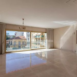 Property in Carre d'Or