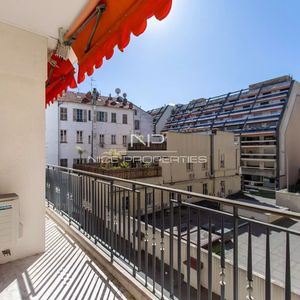 Property in Carre d'Or