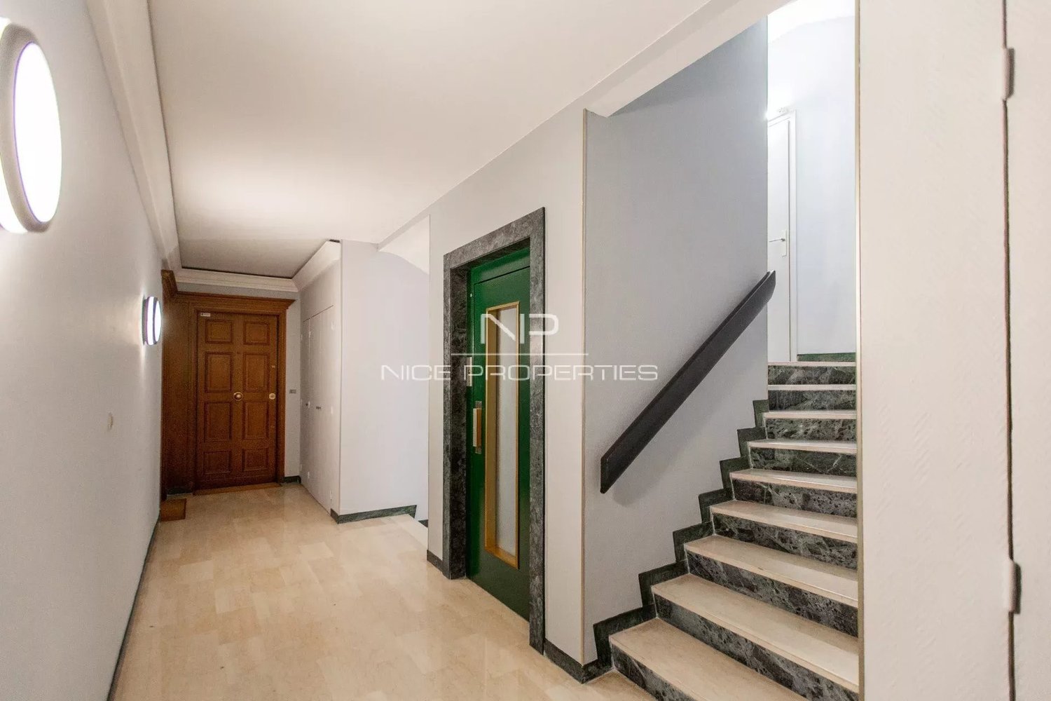 Property photo in Carre d'Or