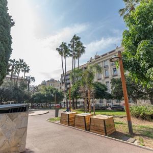 Property in Carre d'Or