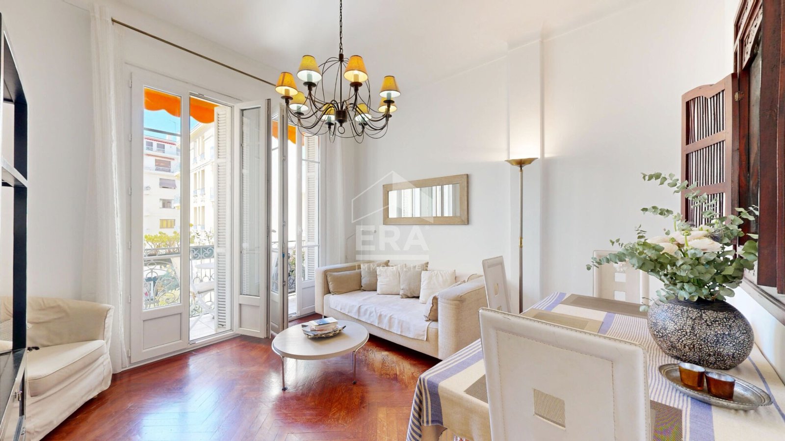 Property photo in Carre d'Or