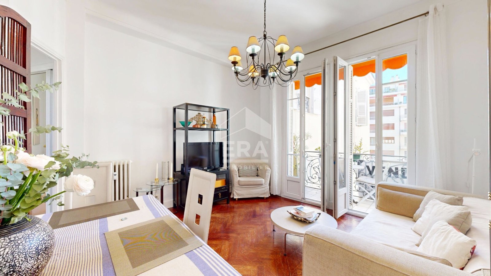 Property photo in Carre d'Or