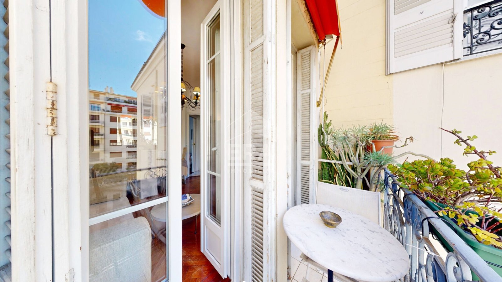 Property photo in Carre d'Or