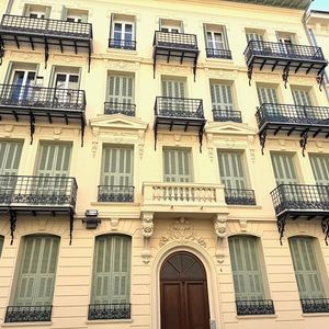 Property in Carre d'Or