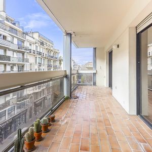 Property in Carre d'Or