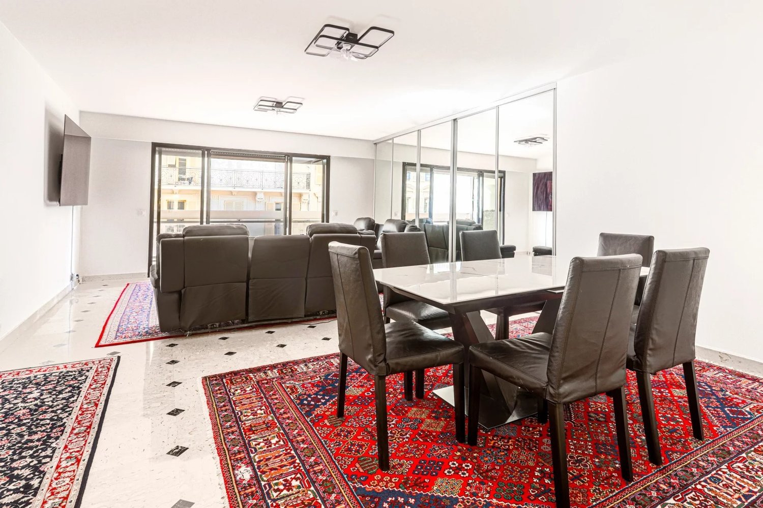 Property photo in Carre d'Or