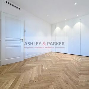 Property in Carre d'Or