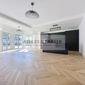 Property in Carre d'Or