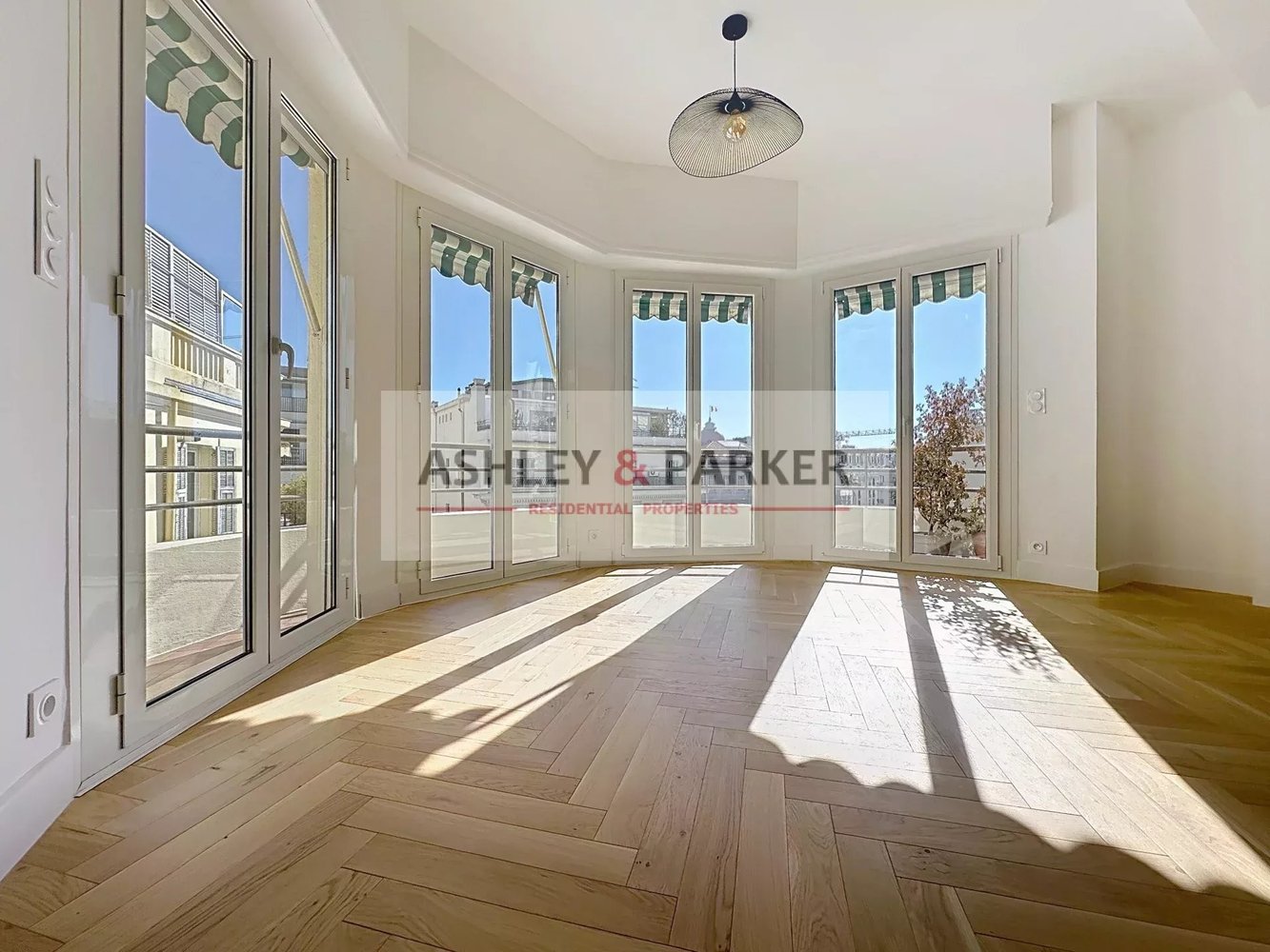 Property photo in Carre d'Or