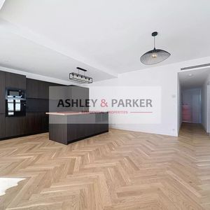 Property in Carre d'Or