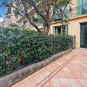 Property in Carre d'Or