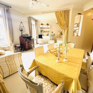 Property in Carre d'Or