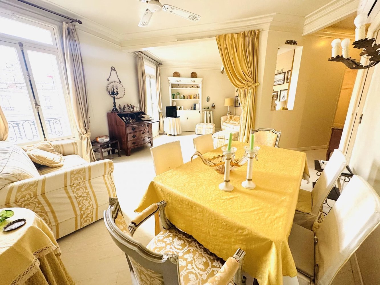 Property photo in Carre d'Or