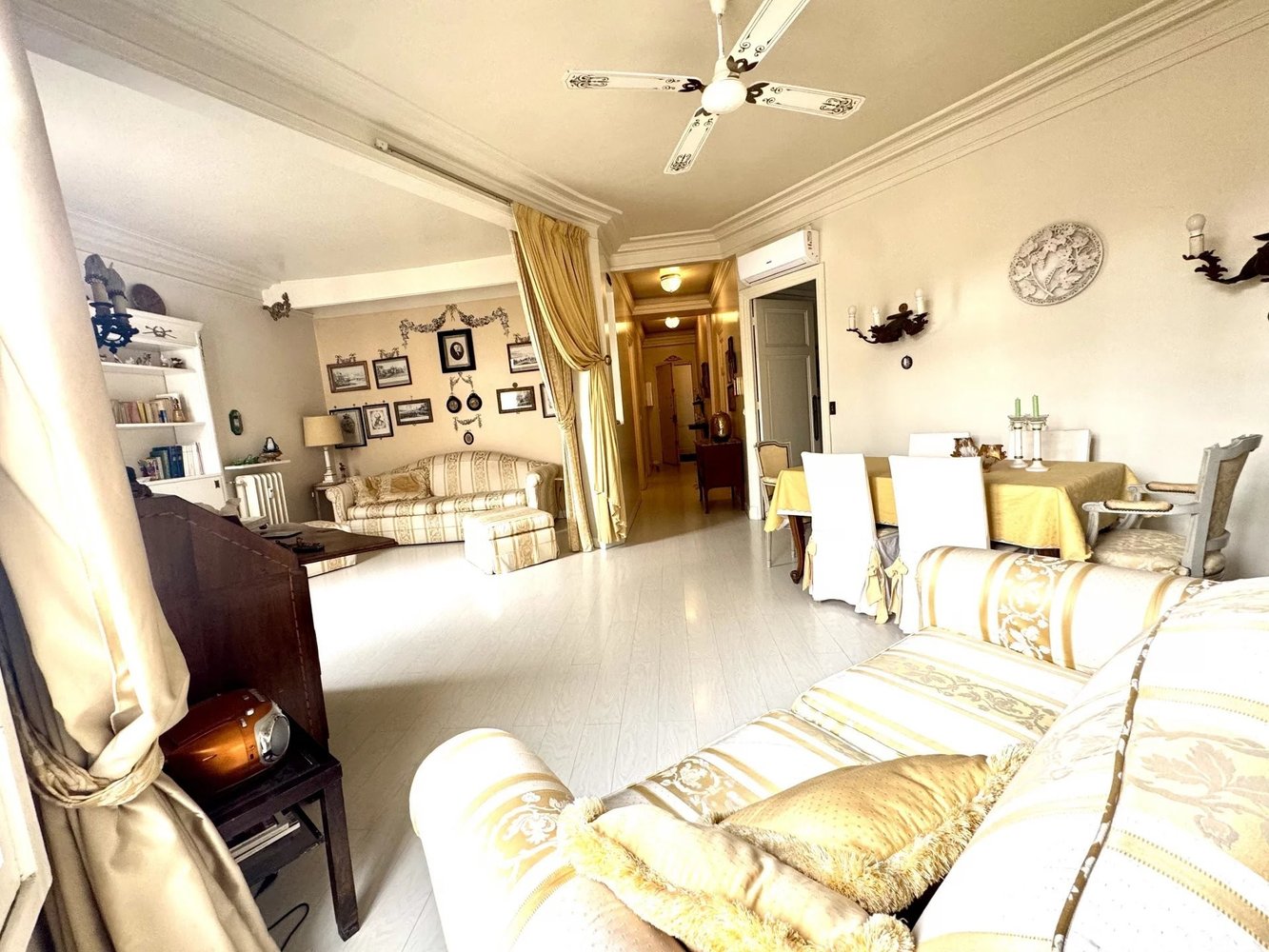 Property photo in Carre d'Or